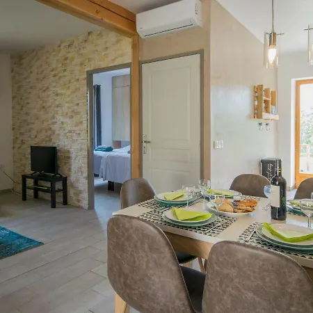 Modern Mansion In Tarn With Pool, Impressive Location 別荘 *